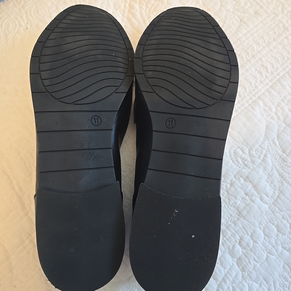 Michael Shannon Black Loafers with Gold Chain - Picture 11 of 12